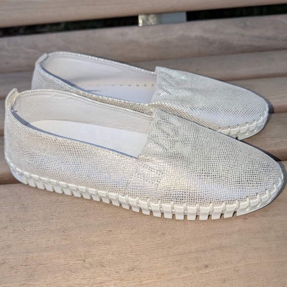 Eric Michael Yvette Leisure Flats in Silver sz 8 - Picture 10 of 11